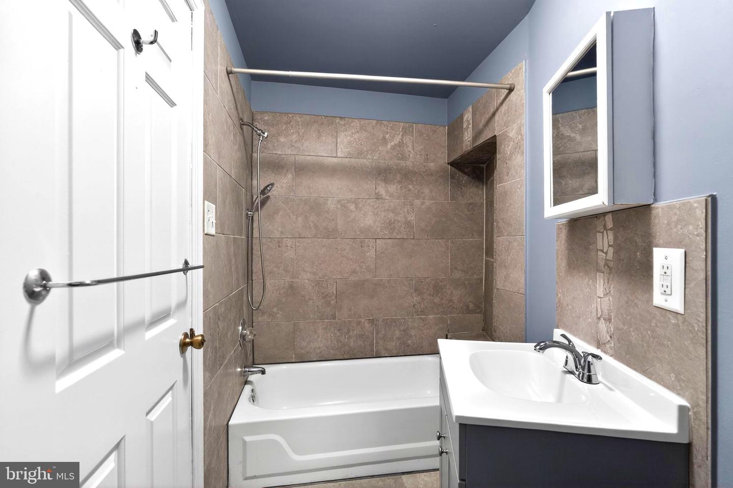 4417 Baker St Property Photo 8