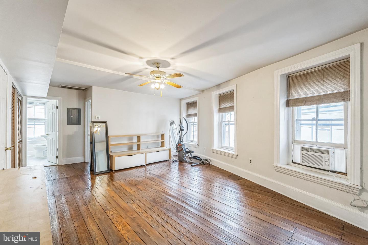 4417 Baker St Property Photo 18