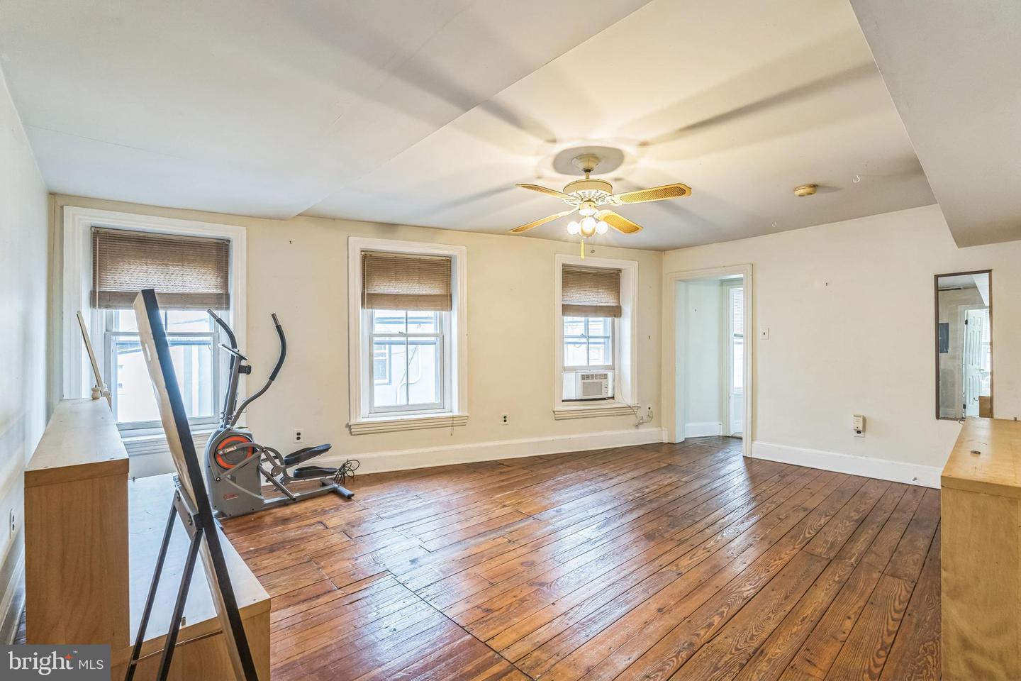 4417 Baker St Property Photo 19