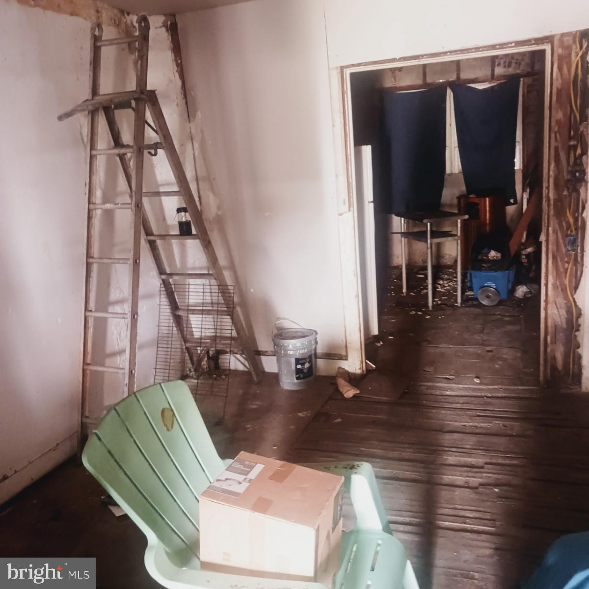 526 S Yewdall St Property Photo 2