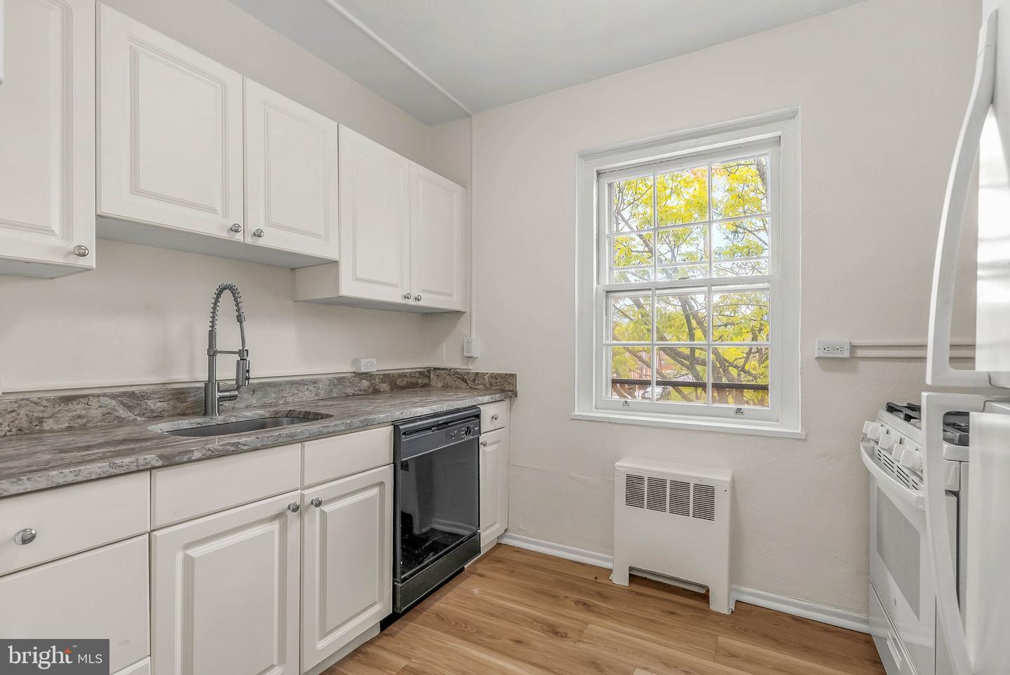 734 NORTH TER #D Property Photo 1