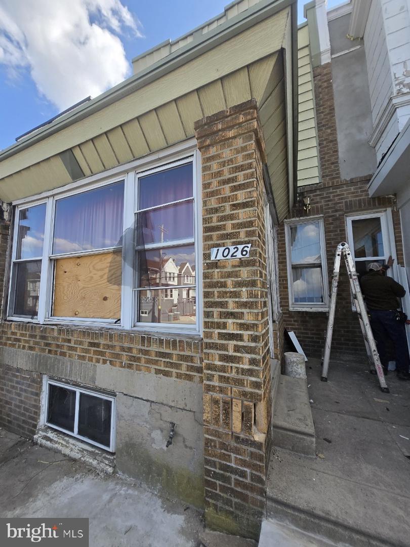 1026 W OLNEY AVE Property Photo 1