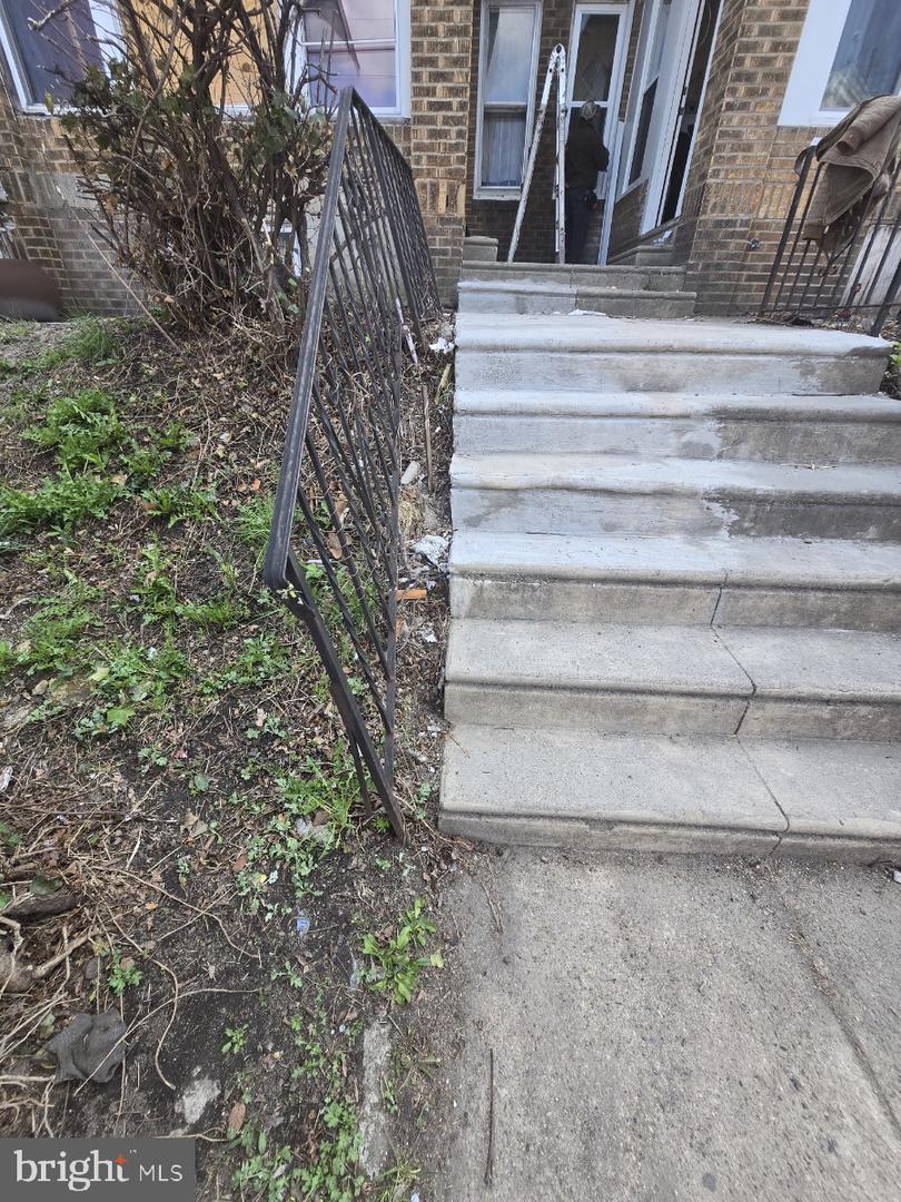 1026 W Olney Ave Property Photo 3