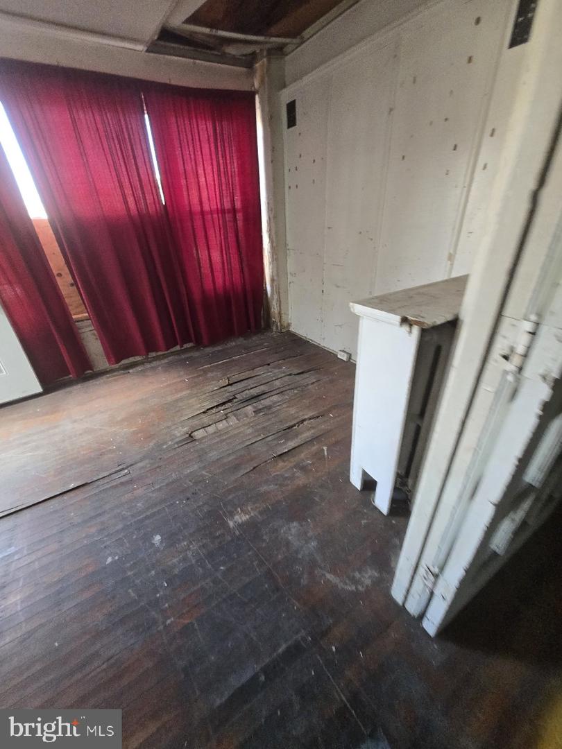 1026 W Olney Ave Property Photo 5