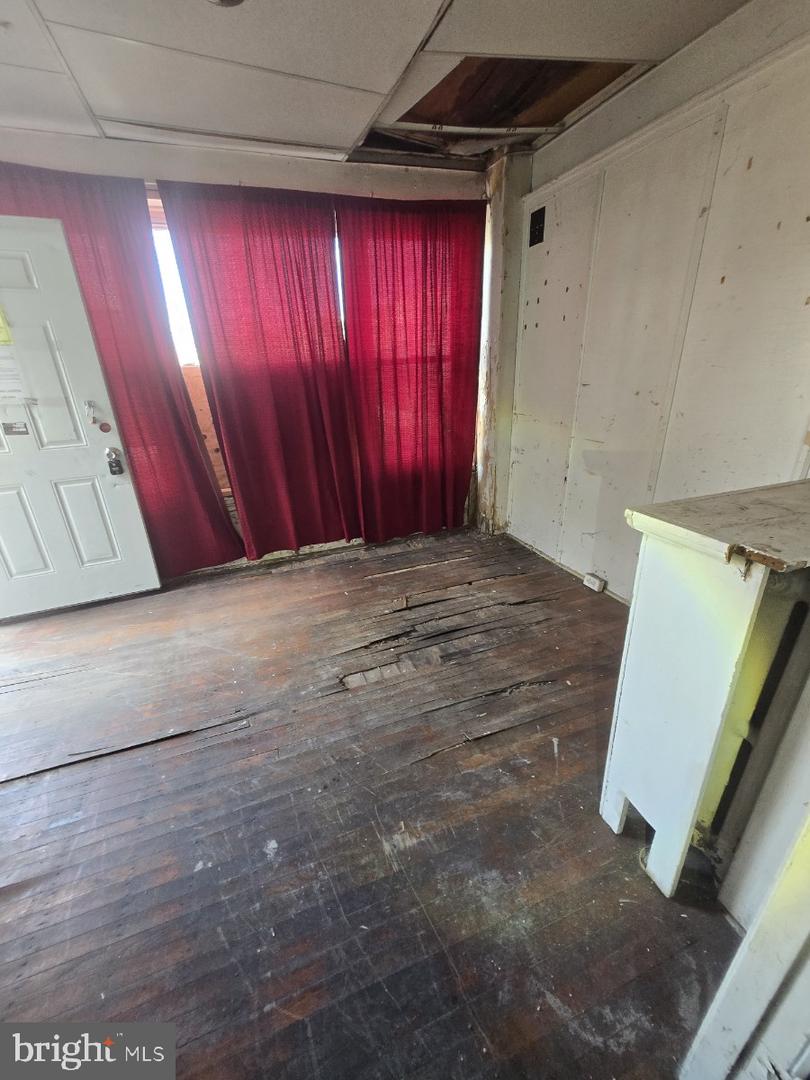 1026 W Olney Ave Property Photo 6