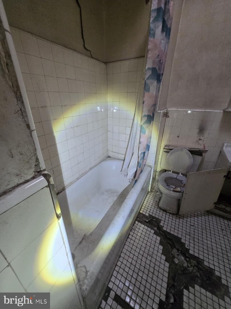 1026 W Olney Ave Property Photo 18