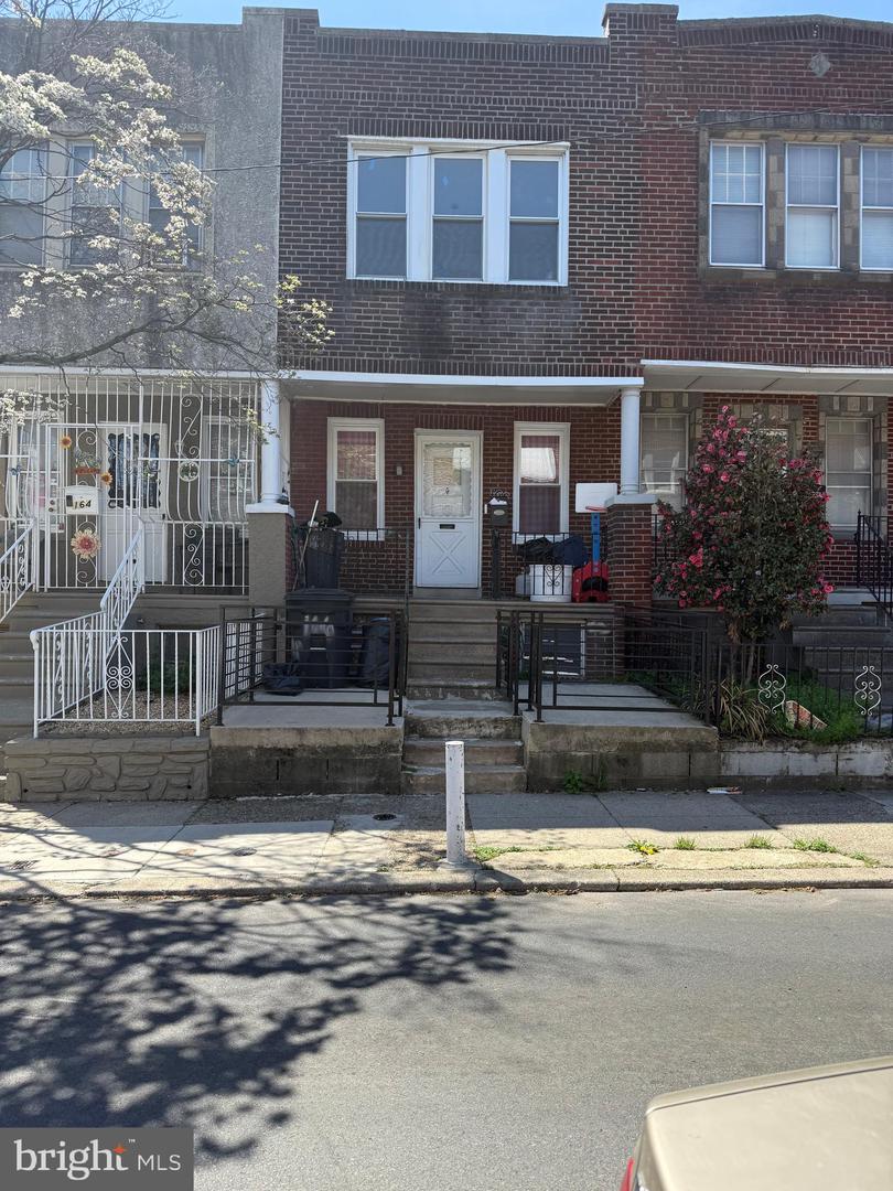 166 W Saber St Property Photo 1
