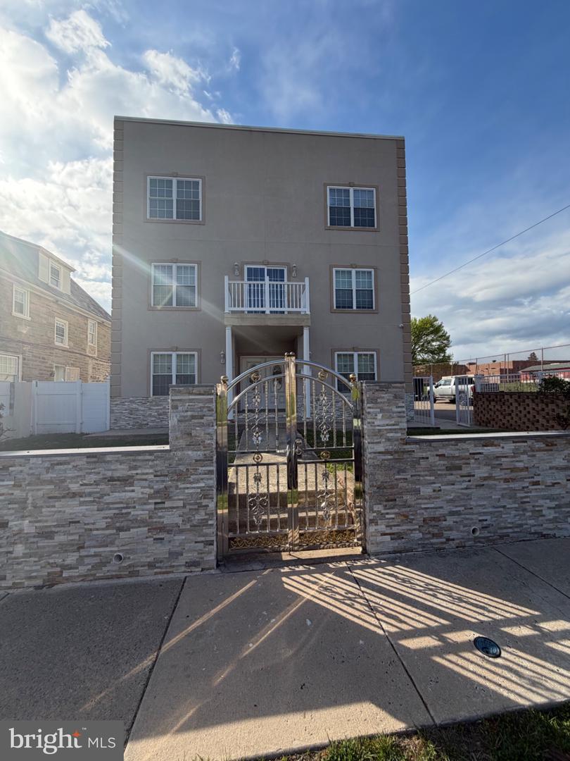 7804-00 Large St Property Photo 1
