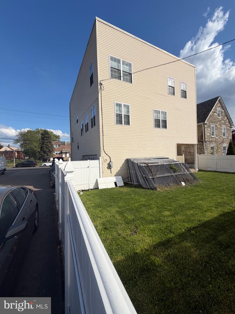 7804-00 Large St Property Photo 6