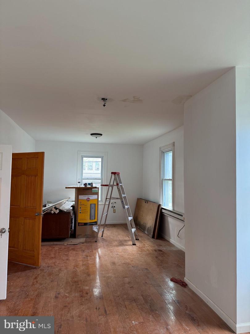 301 W Olney Ave Property Photo 8