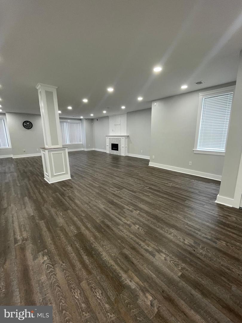 1323 Lindley Ave #unit 2 Property Photo 2