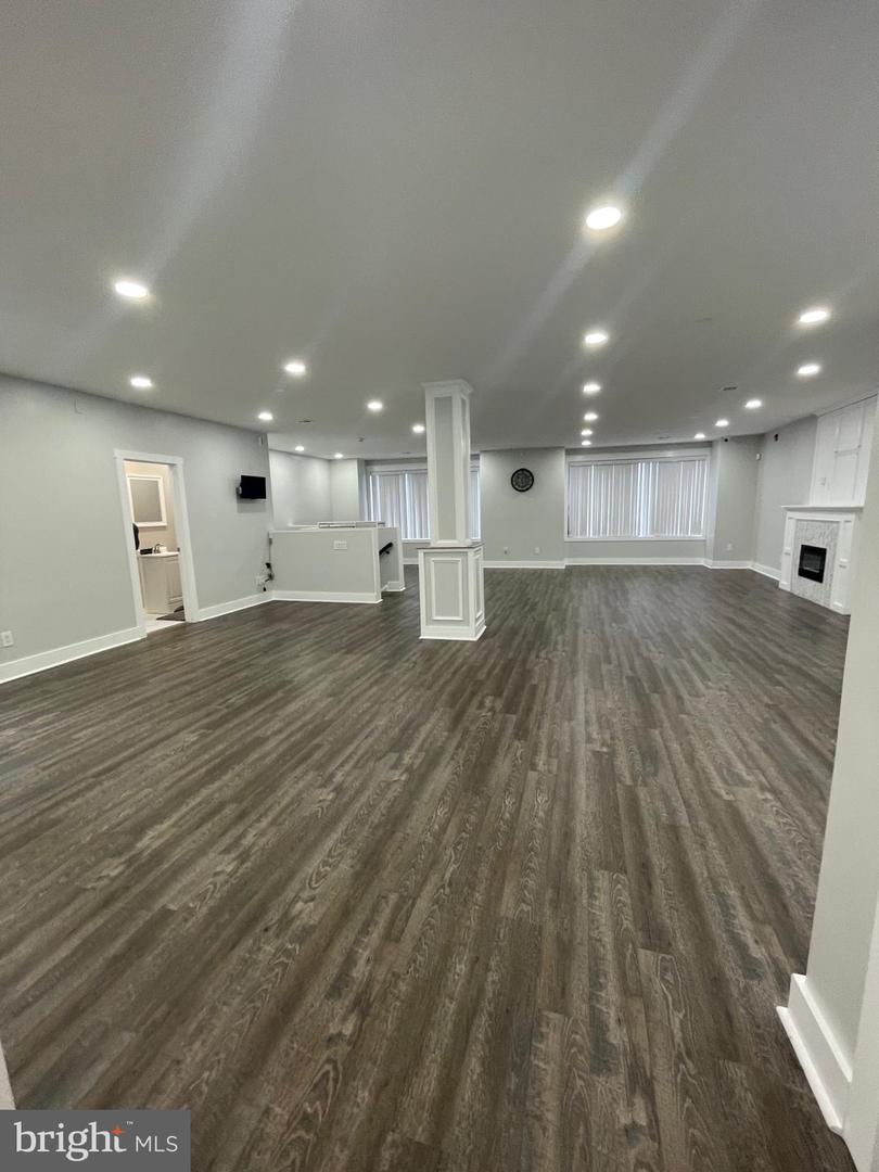 1323 Lindley Ave #unit 2 Property Photo 3