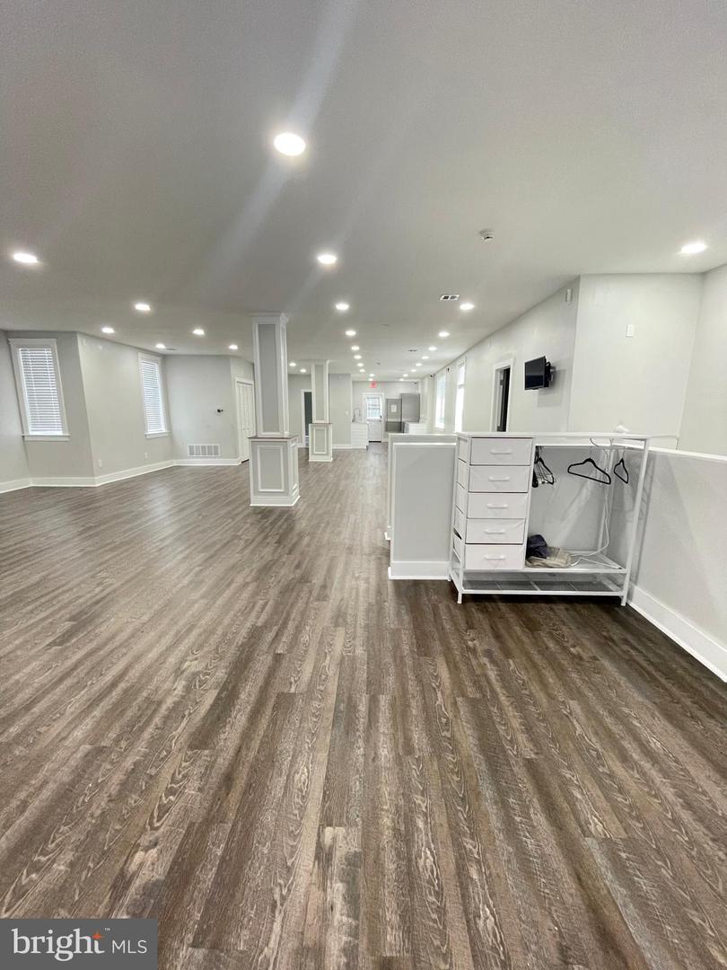 1323 Lindley Ave #unit 2 Property Photo 8
