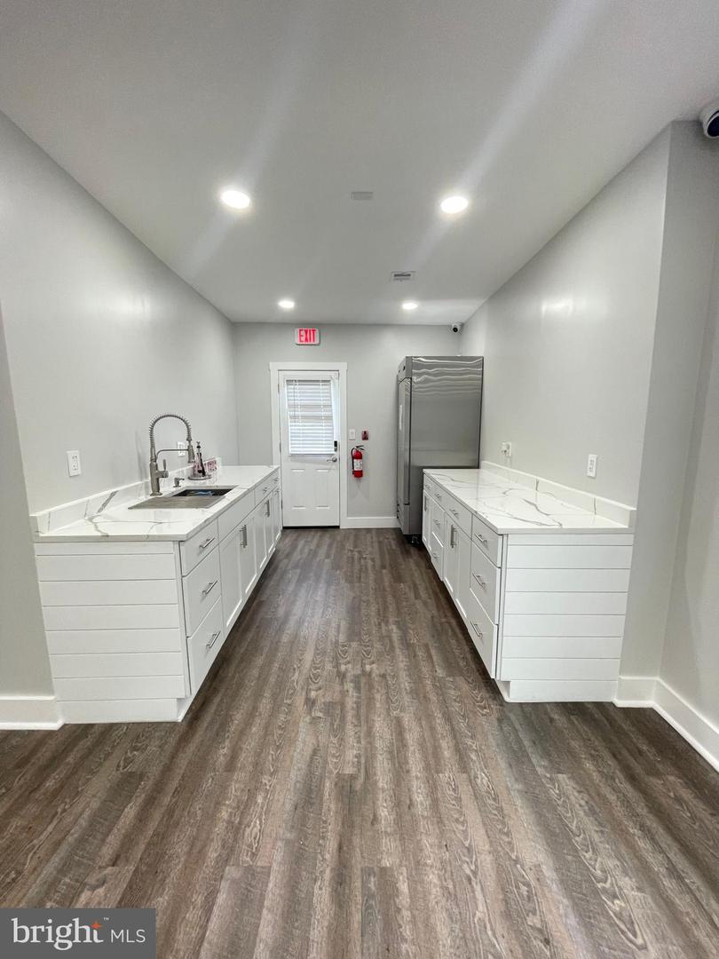 1323 Lindley Ave #unit 2 Property Photo 10