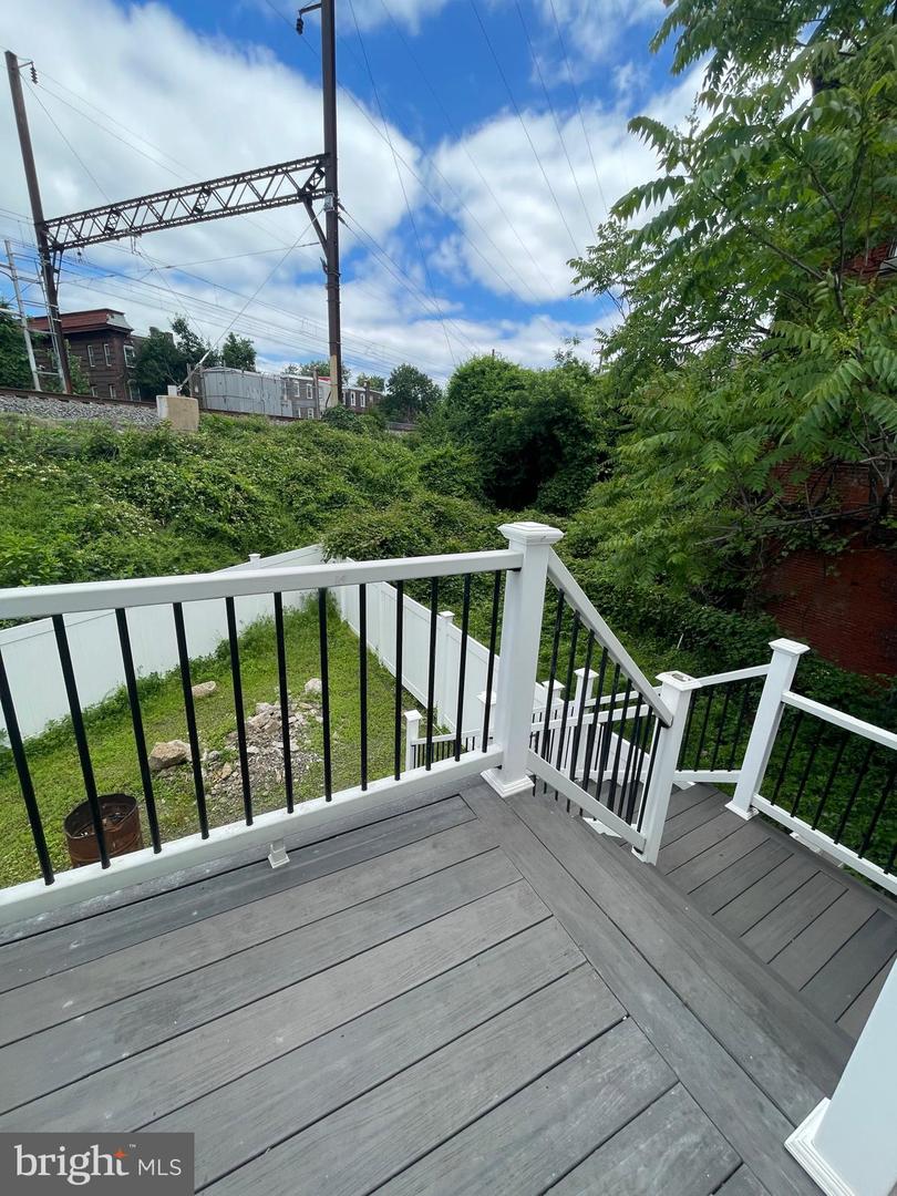 1323 Lindley Ave #unit 2 Property Photo 23