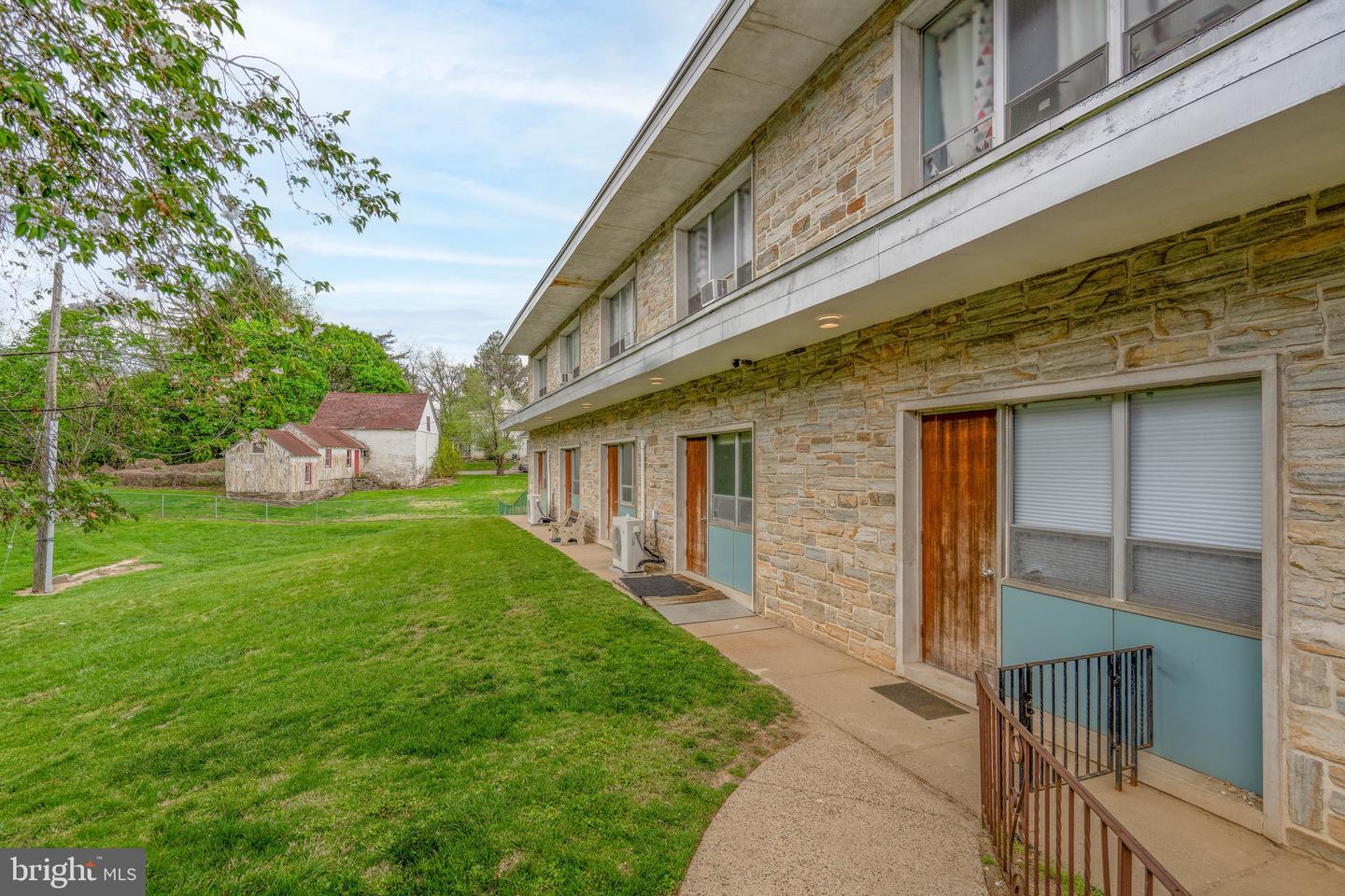 521 Welsh Rd Property Photo 4