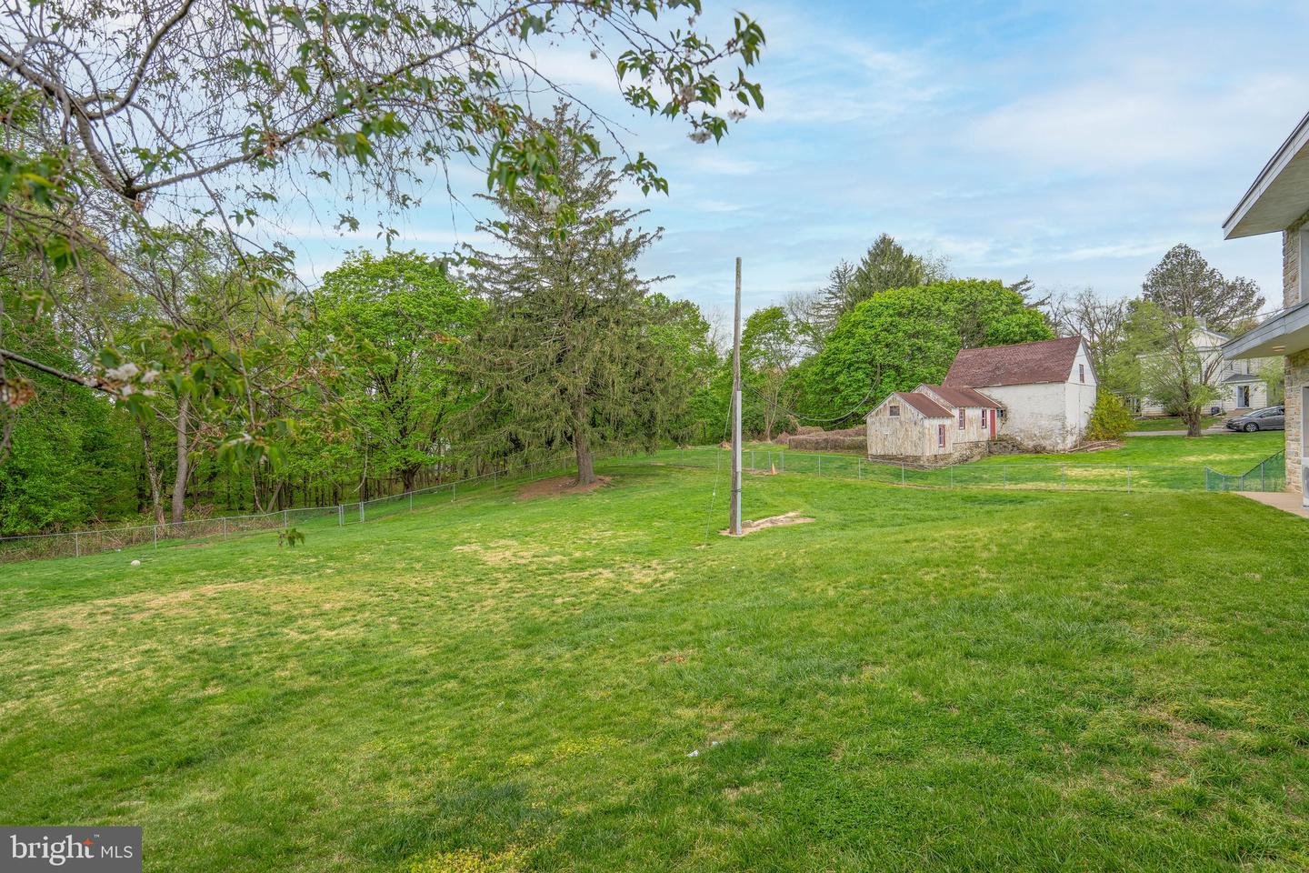 521 Welsh Rd Property Photo 5