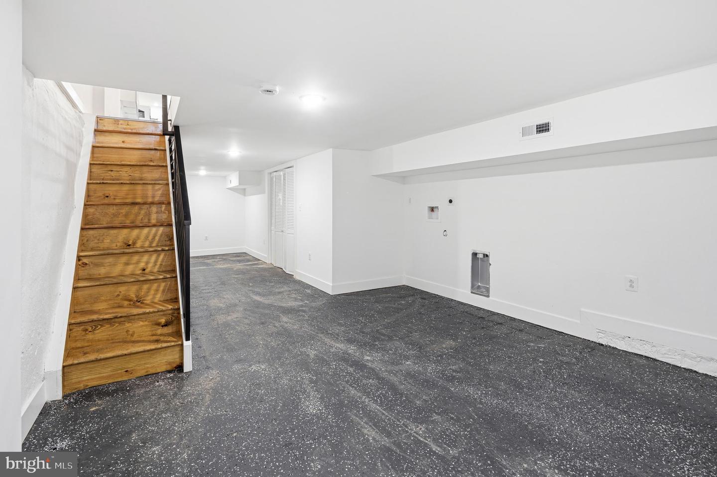 5817 Walnut St Property Photo 13