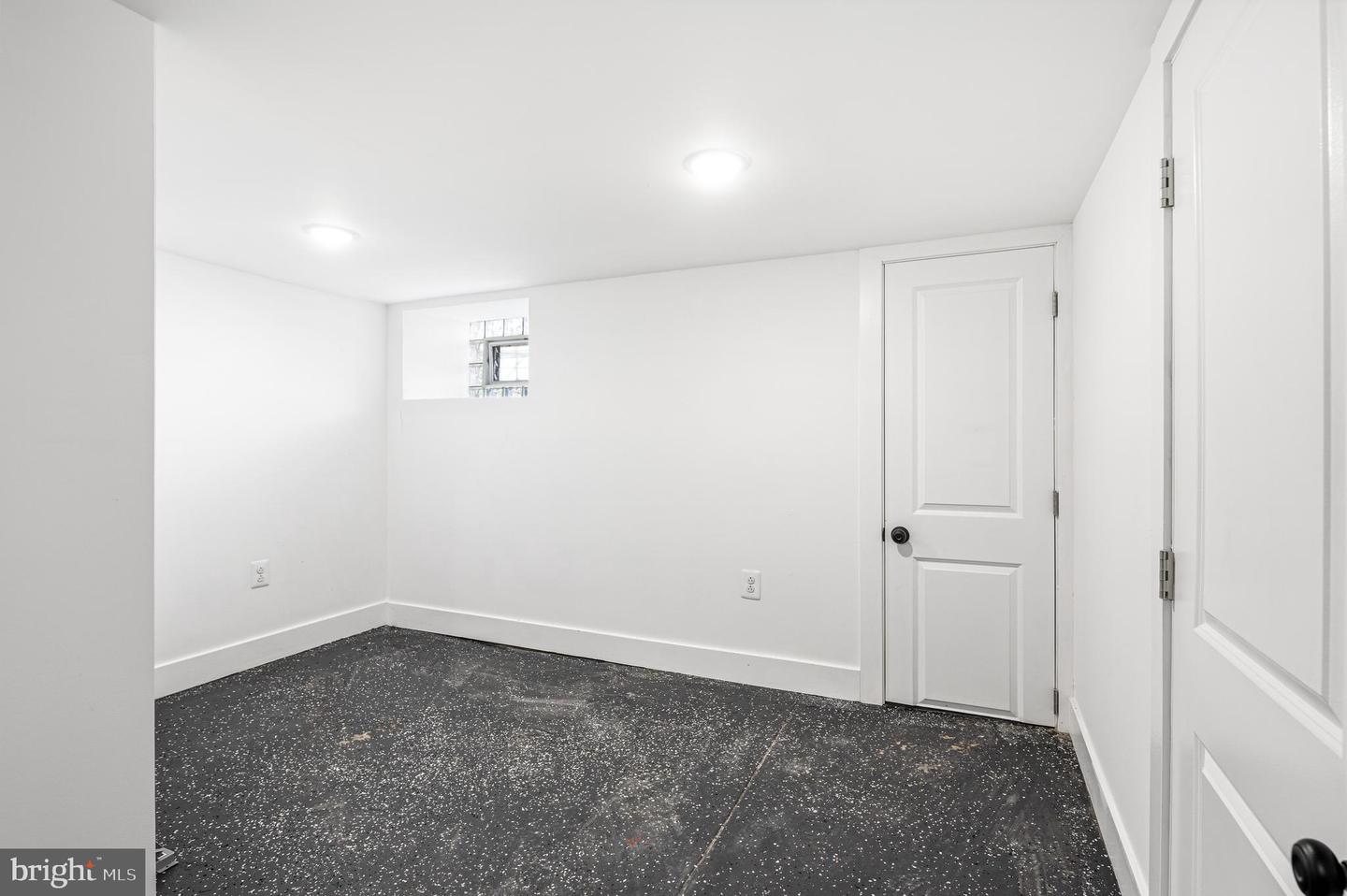 5817 Walnut St Property Photo 14
