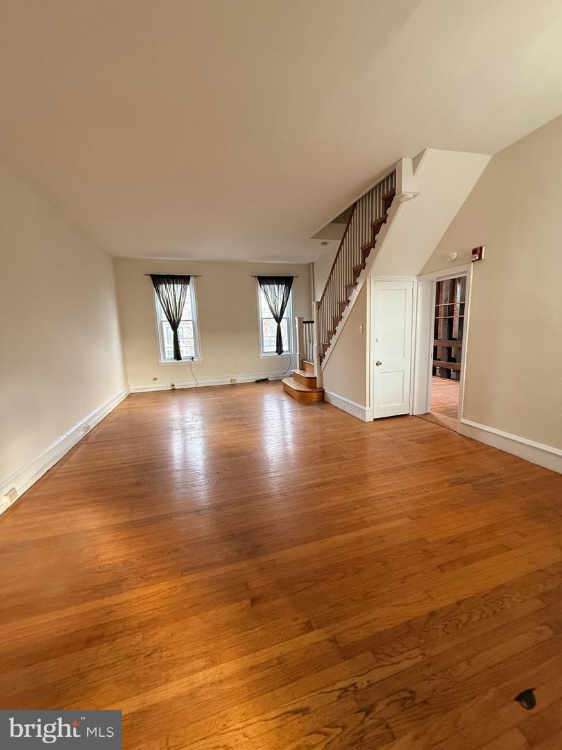 330-32 E Girard Ave Property Photo 19