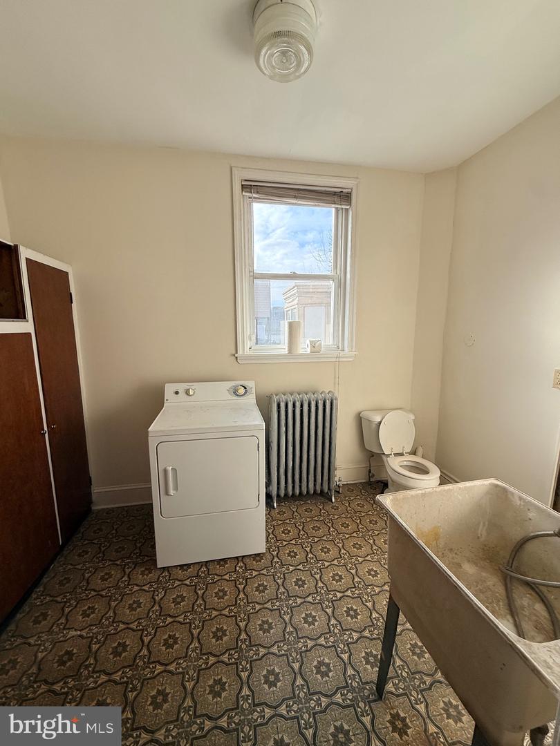 330-32 E Girard Ave Property Photo 22
