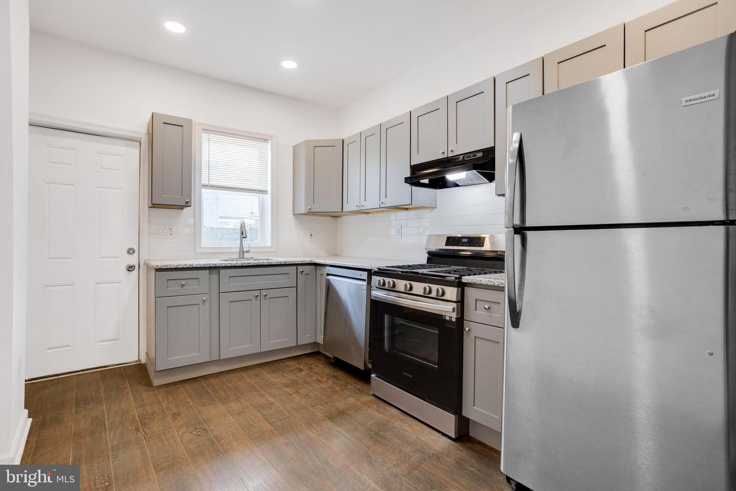 2633 Braddock St Property Photo 14