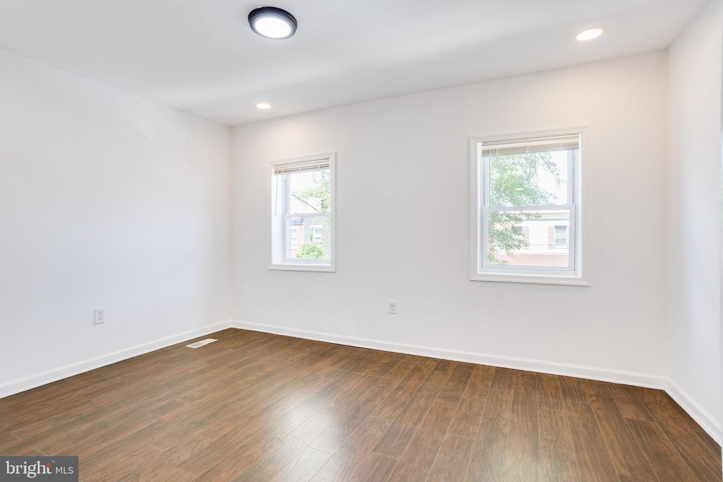 2633 Braddock St Property Photo 19