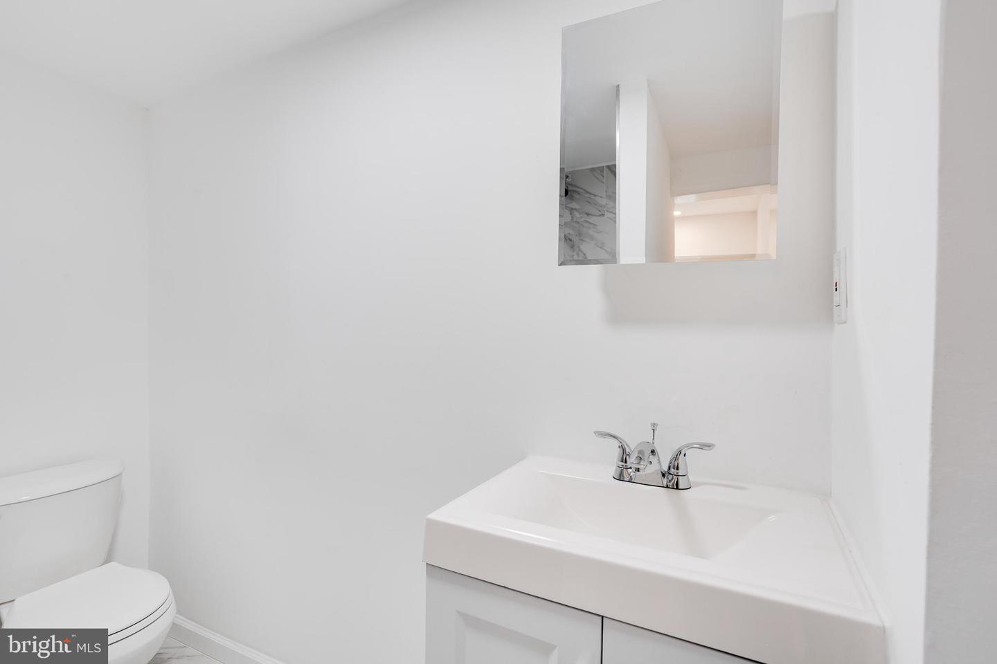 2633 Braddock St Property Photo 23