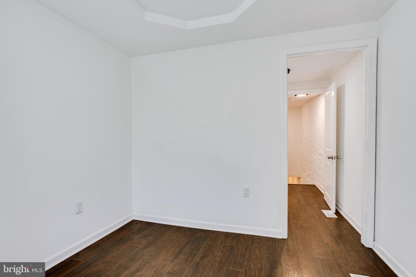 2633 Braddock St Property Photo 30