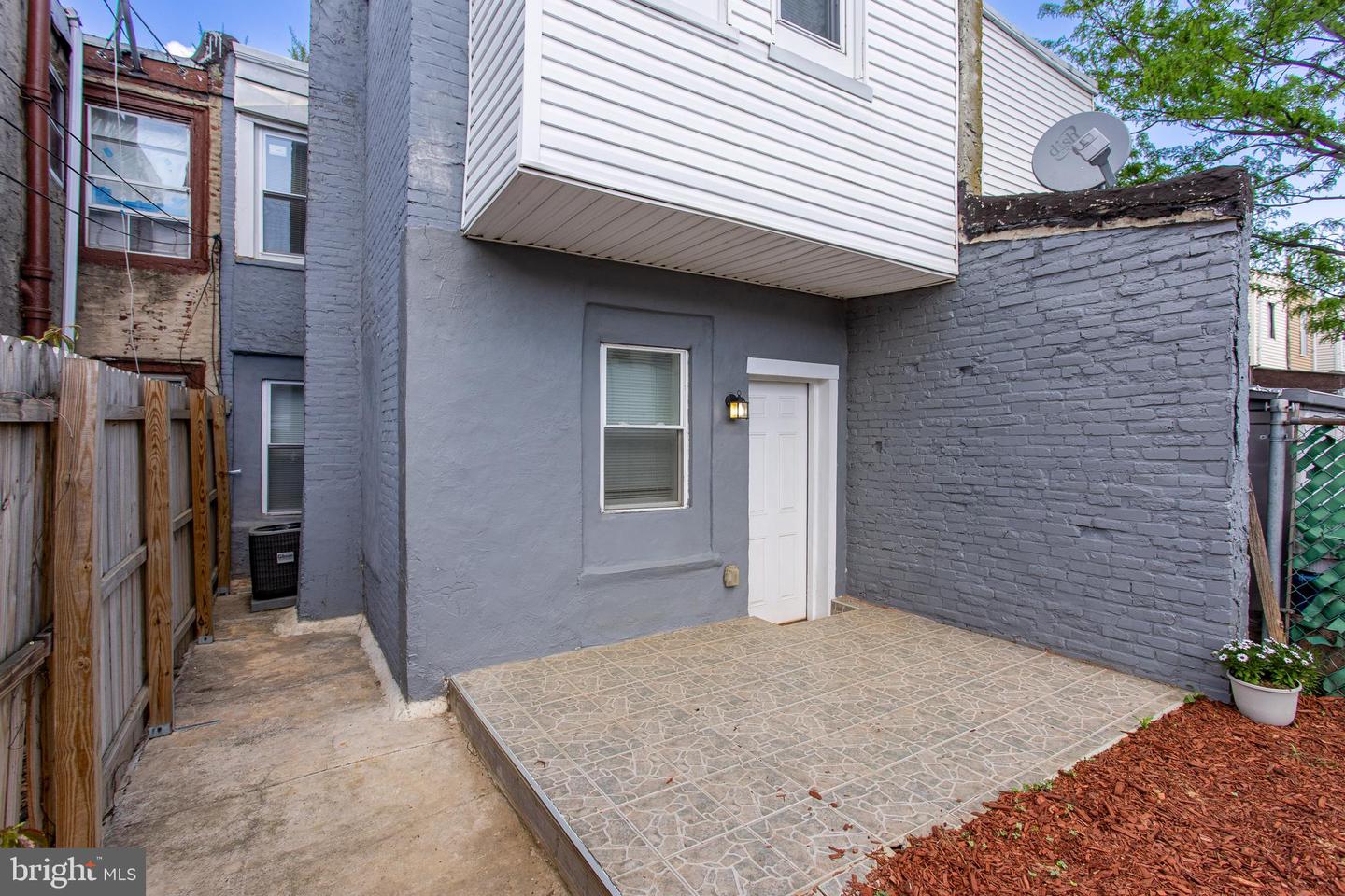 2633 Braddock St Property Photo 35