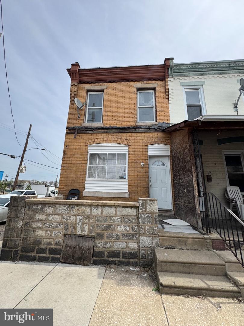 3029 N Woodstock St Property Photo 1