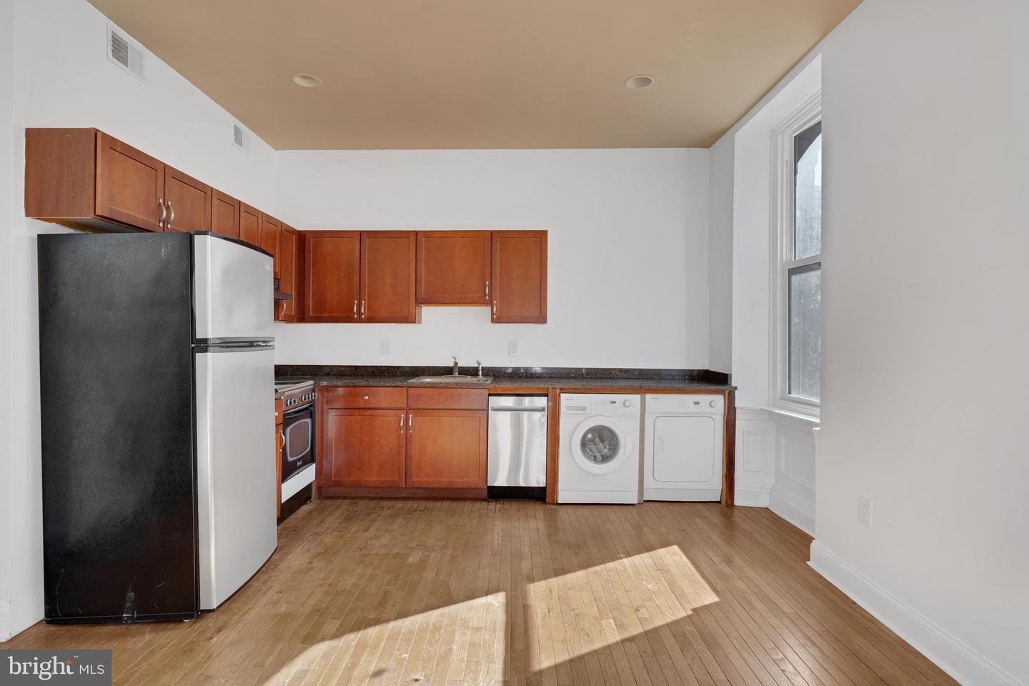 1937 Spring Garden St Property Photo 6
