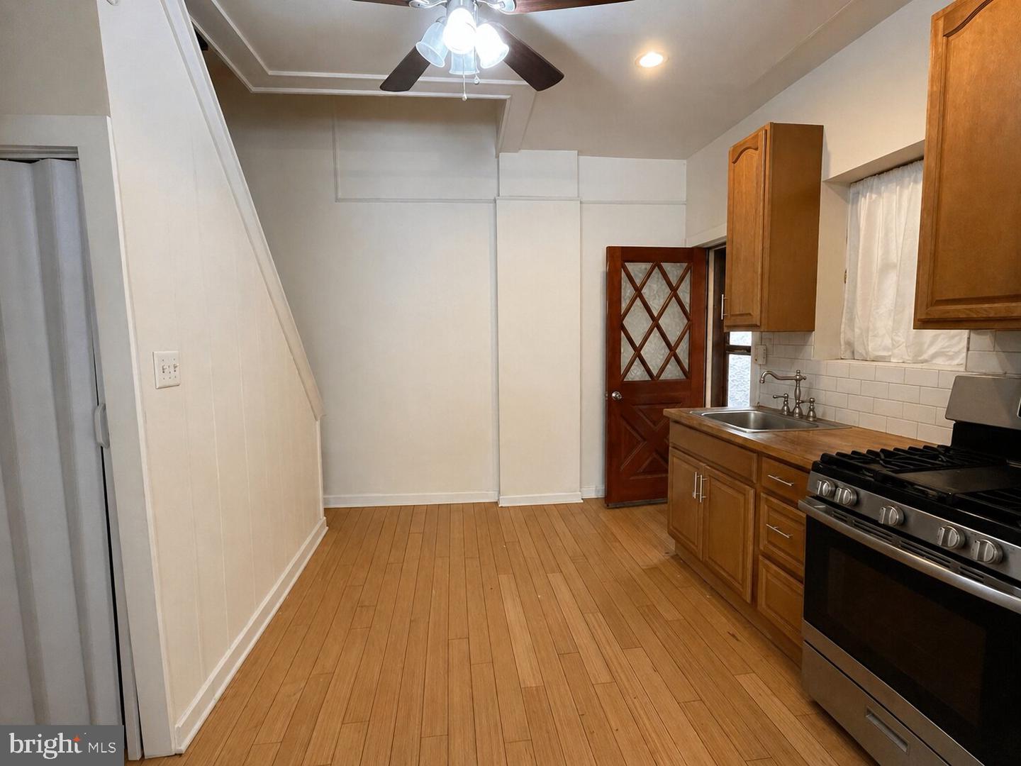 768 S 6th St Property Photo 5