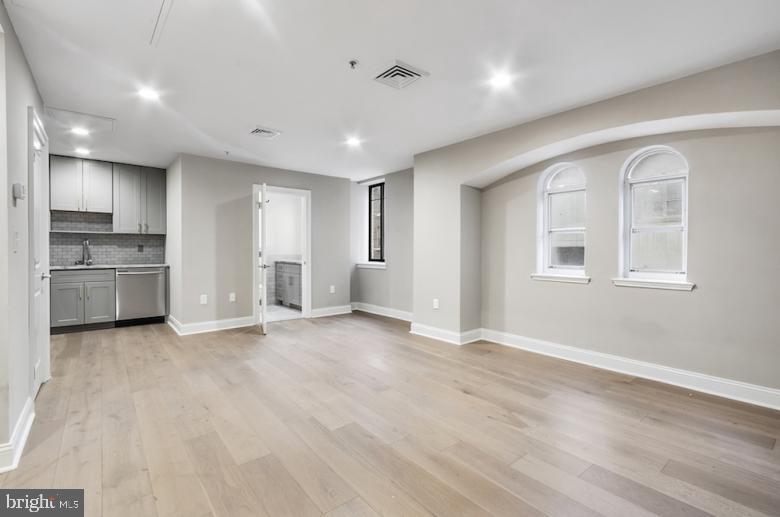 222 W Rittenhouse Sq #1804 Property Photo 2