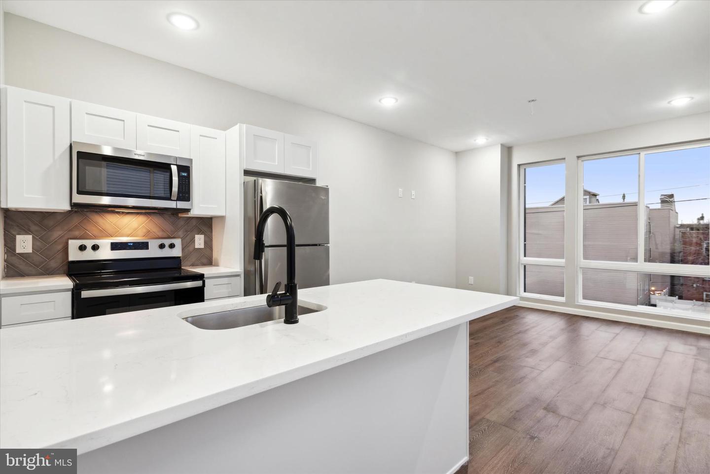 1230 N Marshall St Property Photo 16