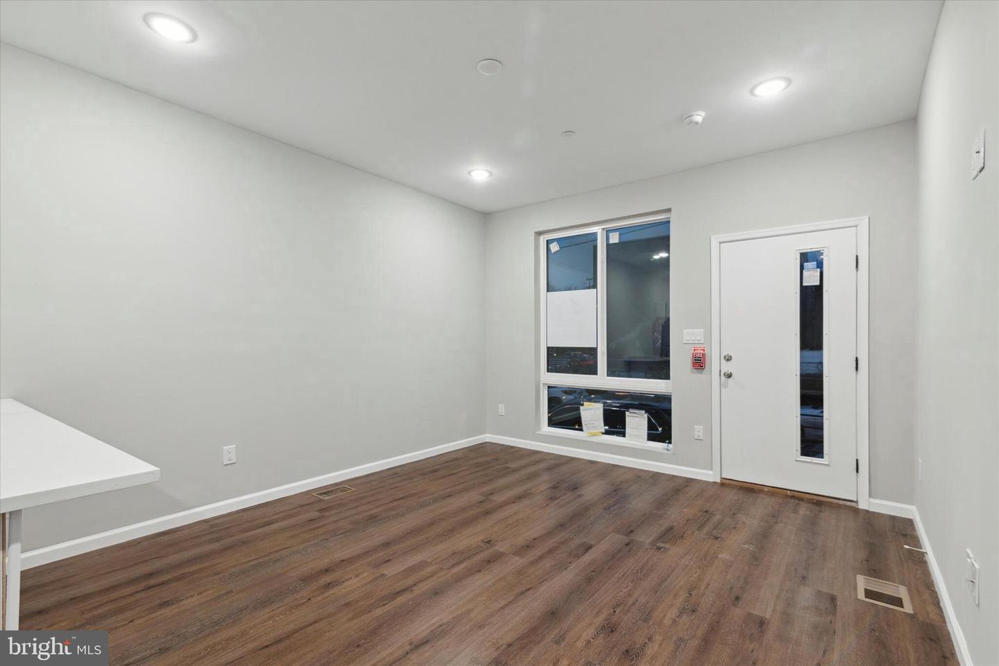 1230 N Marshall St Property Photo 5