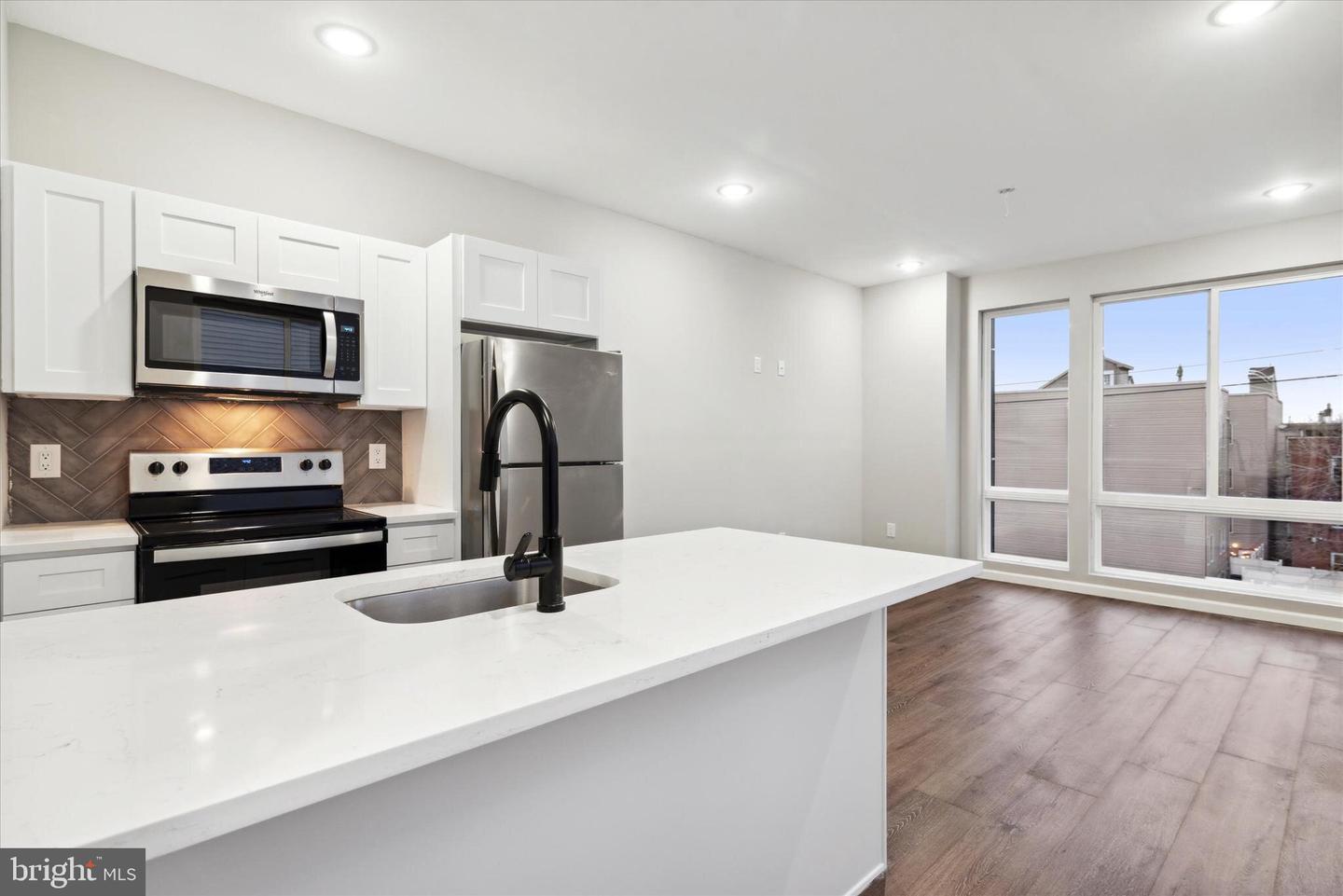 1230 N Marshall St Property Photo 15