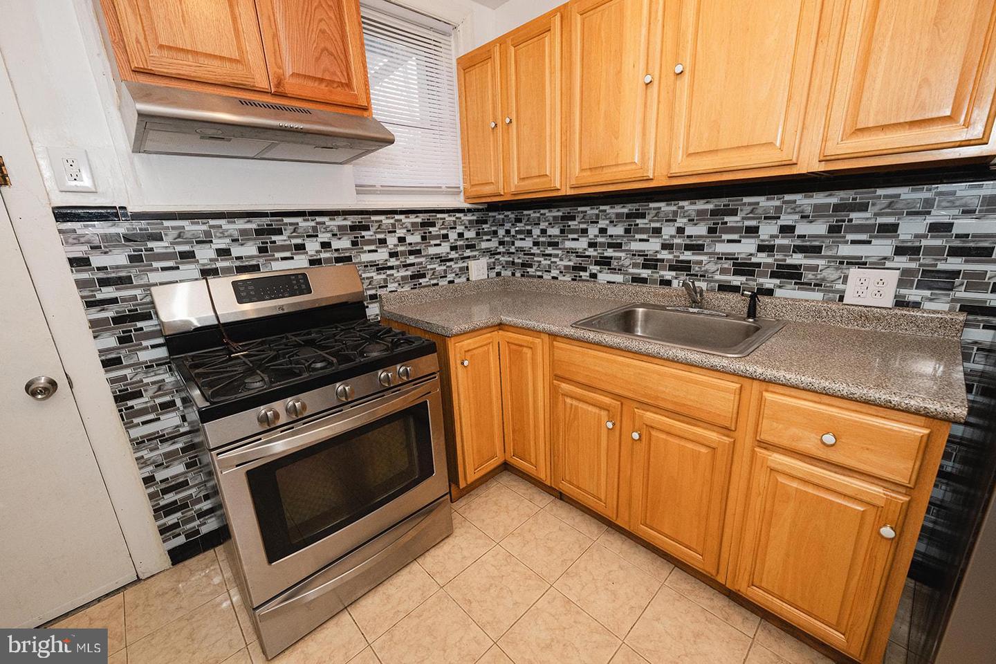 1833 E Hazzard St Property Photo 14