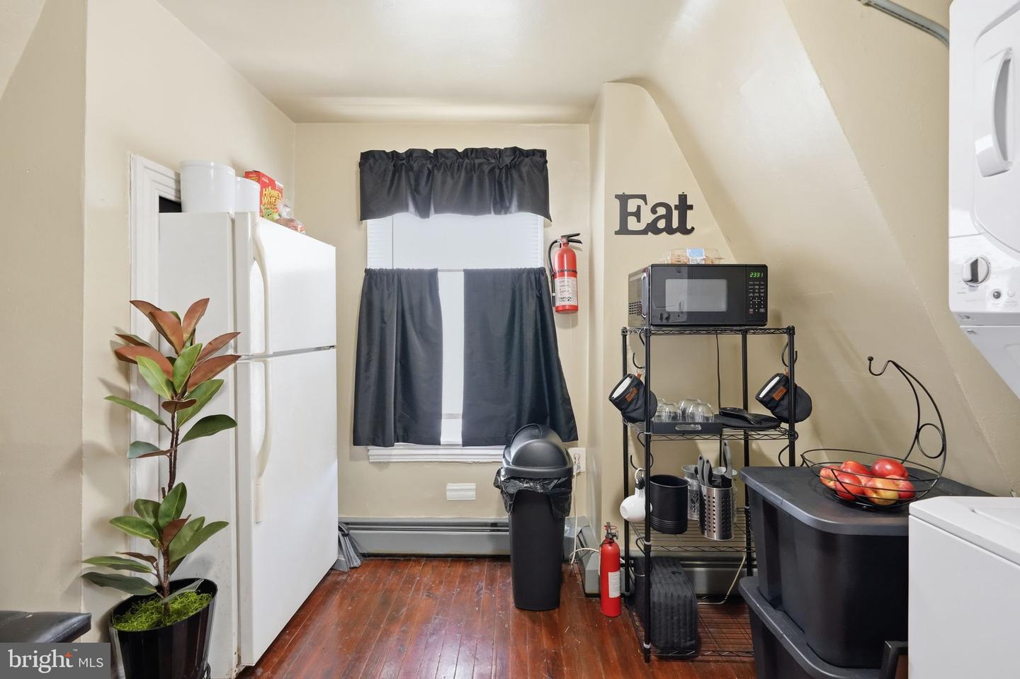 7529-31 Forrest Ave Property Photo 8