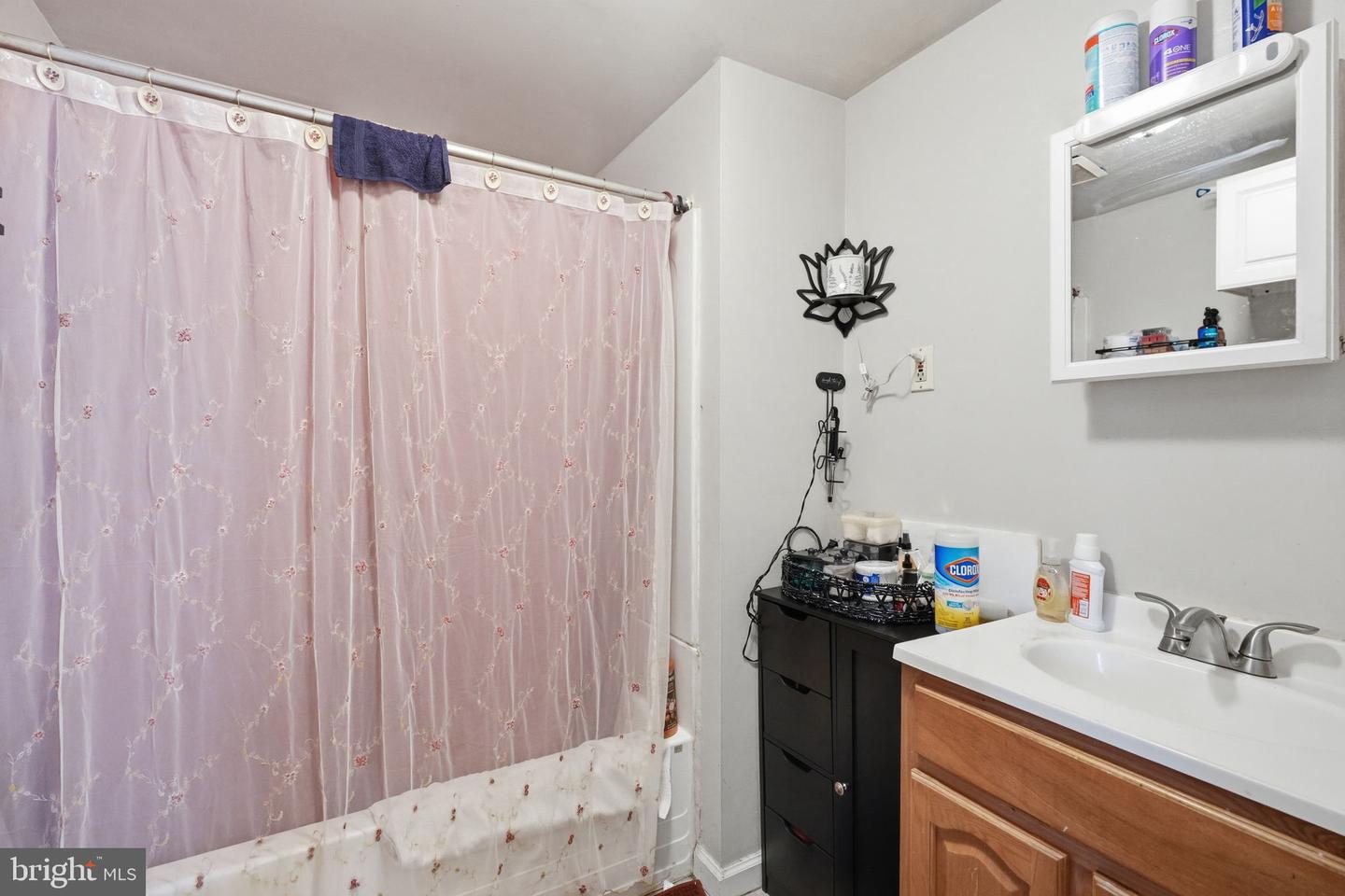7529-31 Forrest Ave Property Photo 45