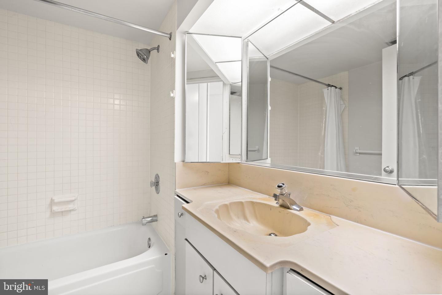 1326-42 Spruce St #2308 Property Photo 20