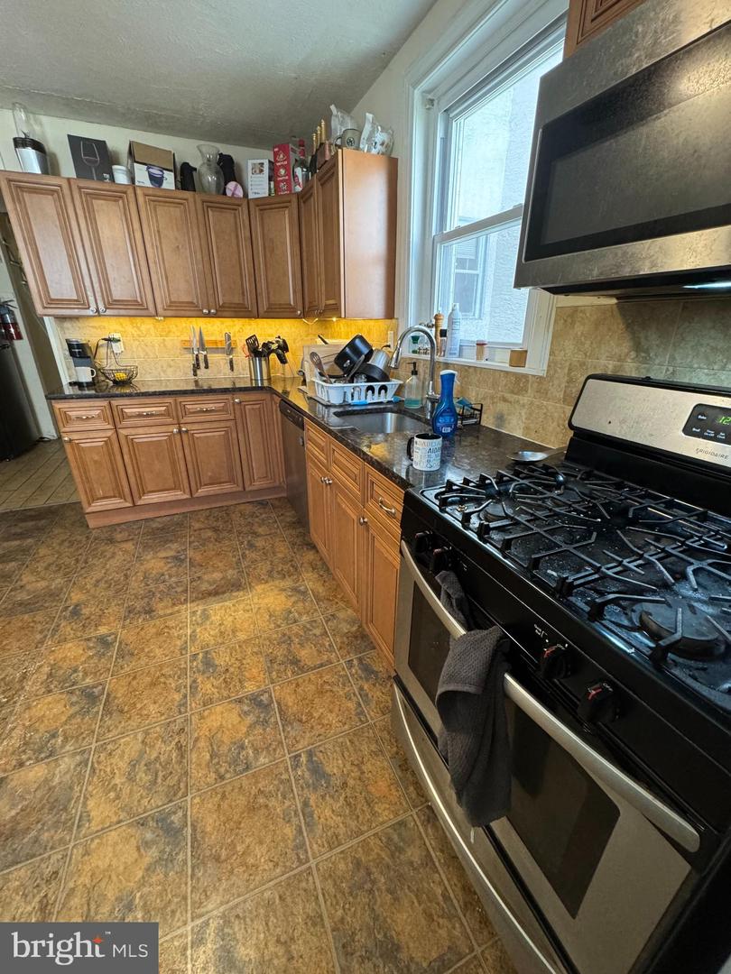 3203 POWELTON AVE Property Photo 1