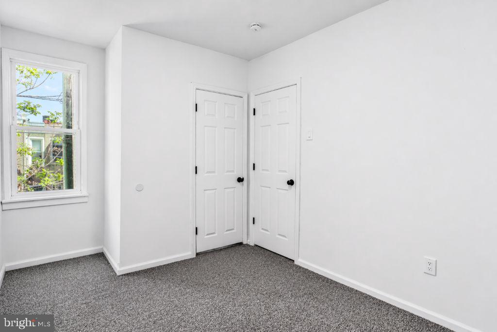 2545 S Marshall St Property Photo 9