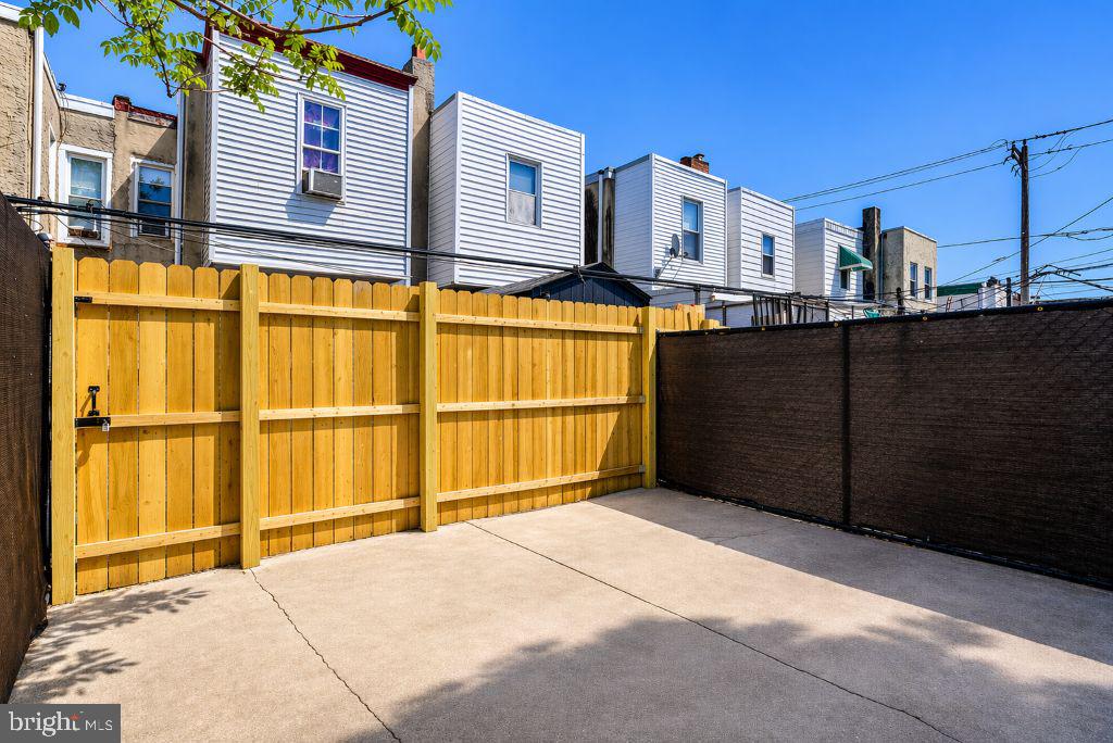 2545 S Marshall St Property Photo 11
