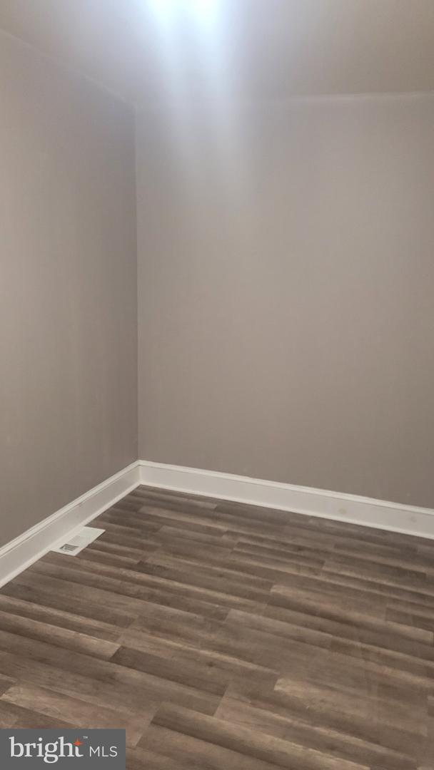 6327 Regent St Property Photo 7