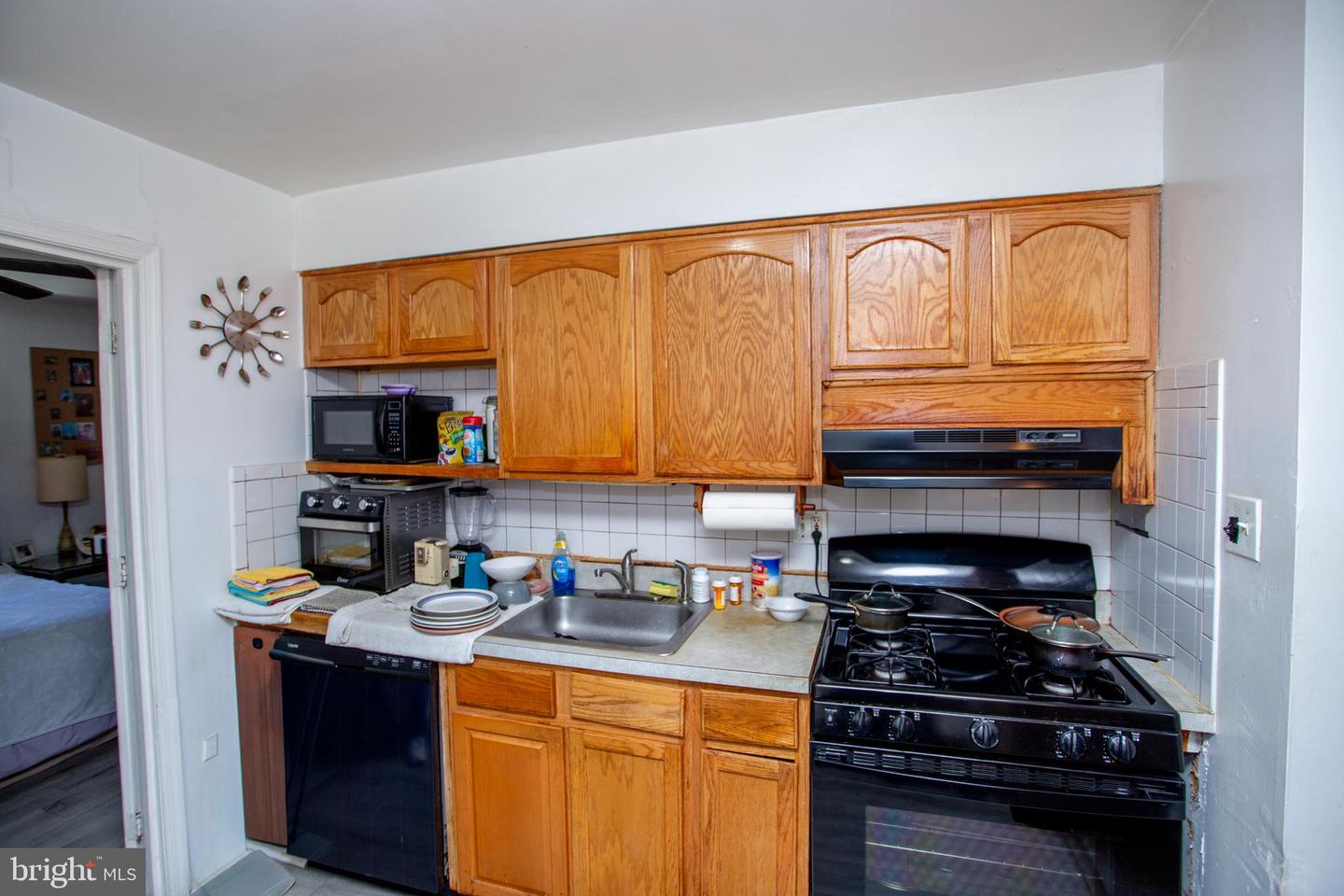 6365 Edmund St Property Photo 9