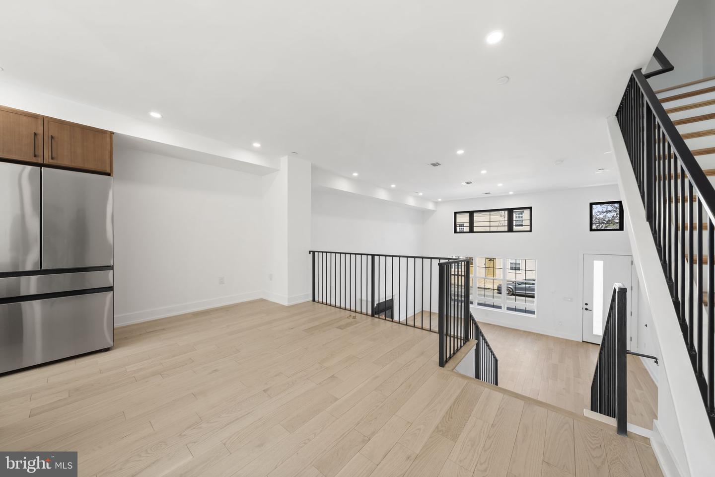 2552 E Somerset St Property Photo 14