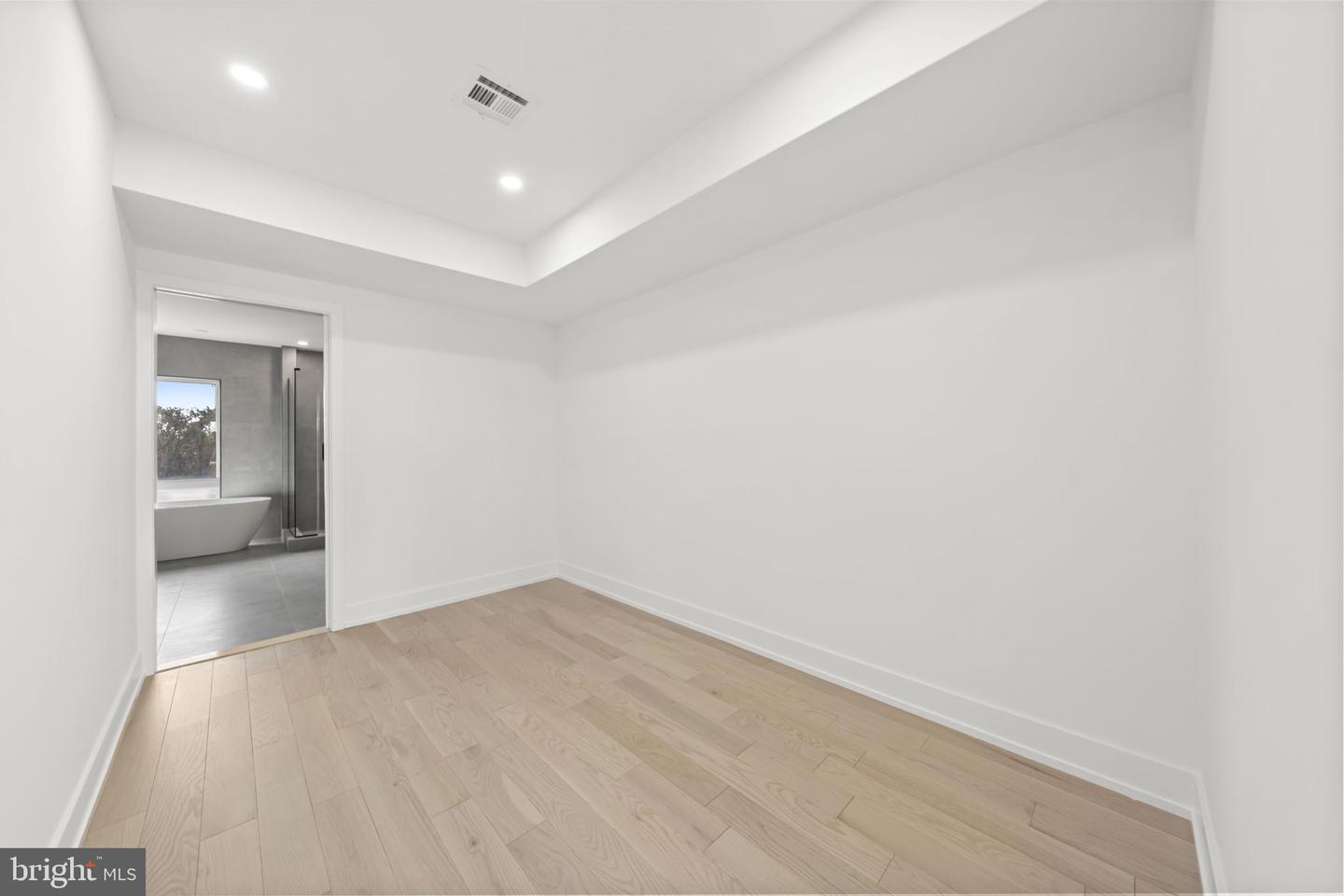 2552 E Somerset St Property Photo 27