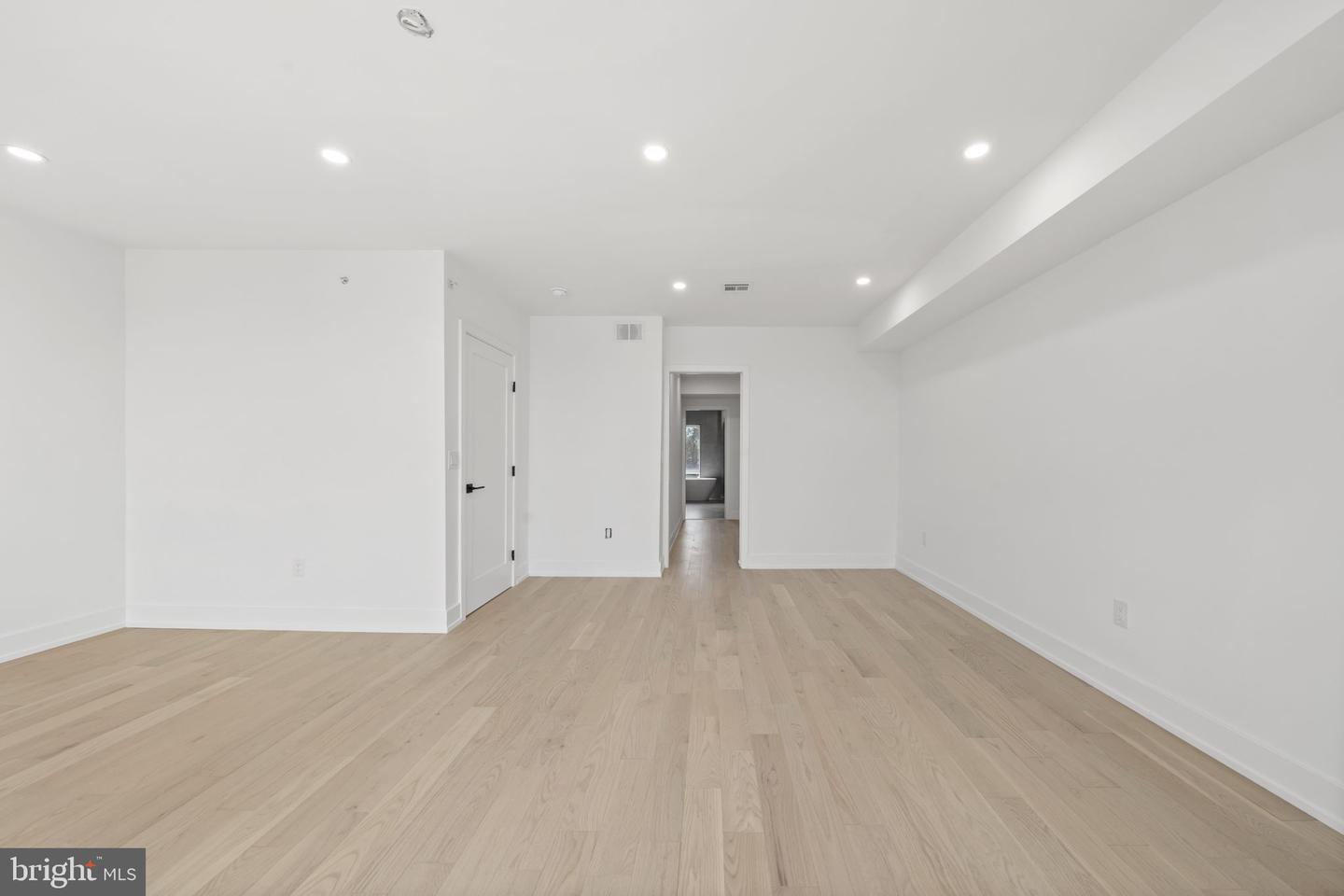 2552 E Somerset St Property Photo 28
