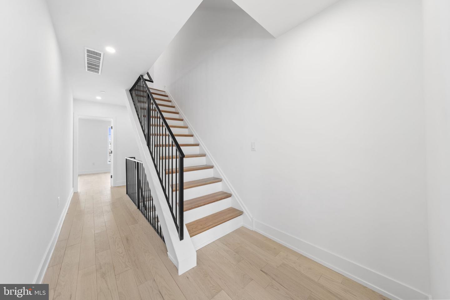 2552 E Somerset St Property Photo 34